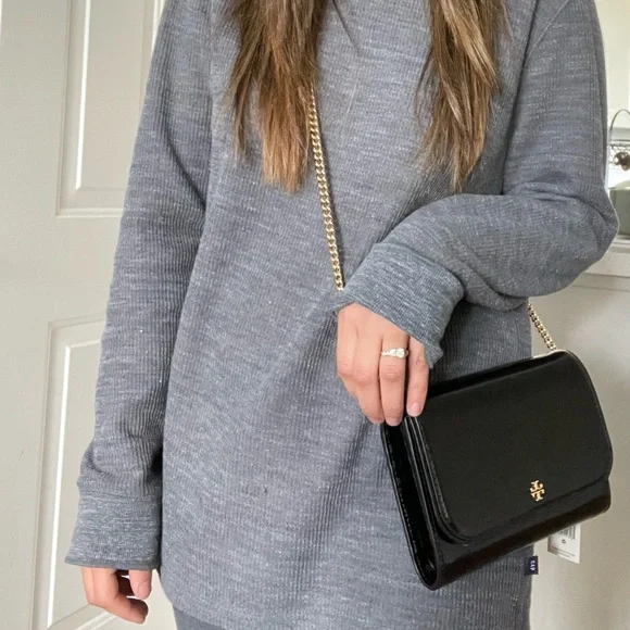 NWT , tory burch Emerson patent chain wallet ( black) crossbody